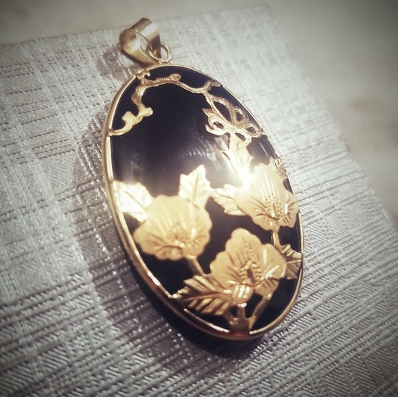 Vintage 14K Gold & Onyx pendant! - Picture 5 of 6